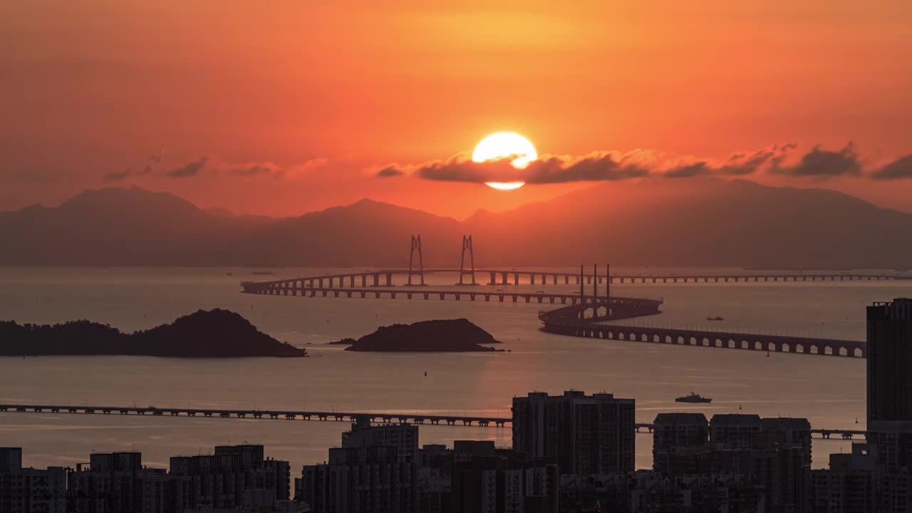港珠澳大橋日出太陽上升8k延時攝影視頻素材