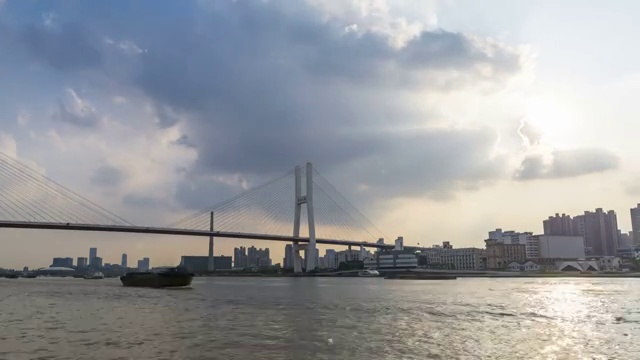 上海南浦大桥白天云动和船行延时视频视频下载
