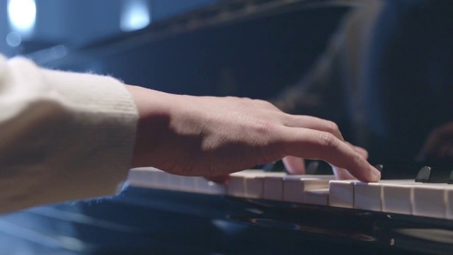 4K弹钢琴素材视频下载