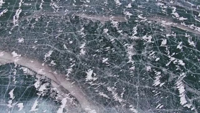 航拍中國新疆帕米爾高原被冰封的喀拉庫勒湖視頻素材