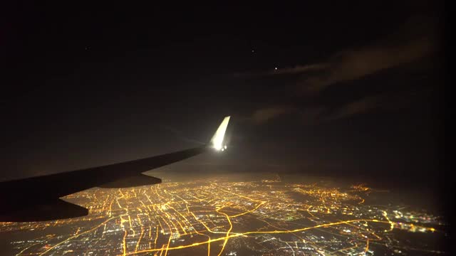 飞机上的城市夜景4k视频视频下载