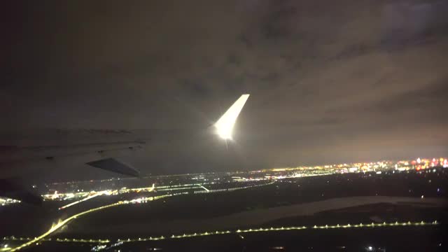 飞机上的城市夜景4k视频视频素材