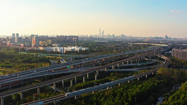 航拍視角下的上海高架橋俯拍4K高清視頻視頻素材