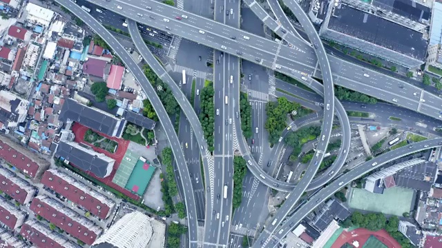 航拍視角下的上海白天內環共和新路立交橋俯拍4K高清視頻視頻素材