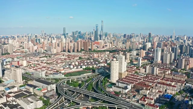 航拍視角下的上海白天內環共和新路立交橋陸家嘴4K高清視頻視頻素材