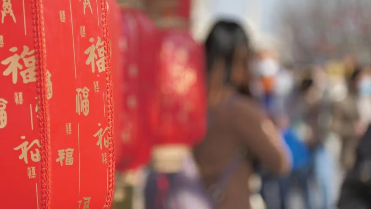 4k高清視頻新春新年元宵節臨沂沂州古城大量游客觀賞花燈視頻購買