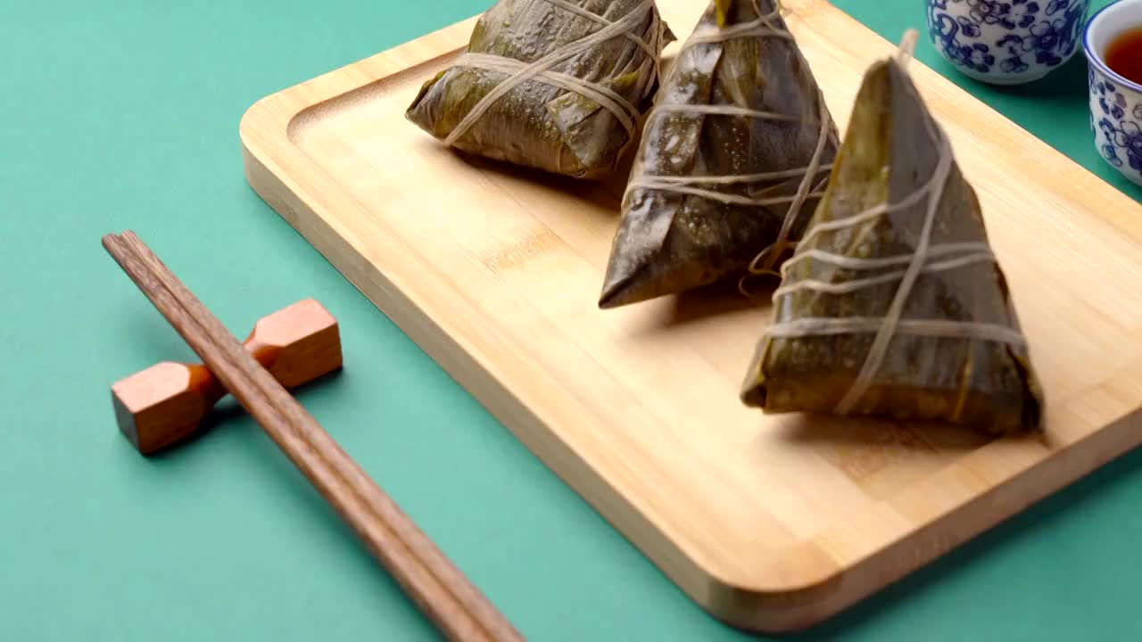 深绿色背景舌尖上的传统节日美食粽子视频下载