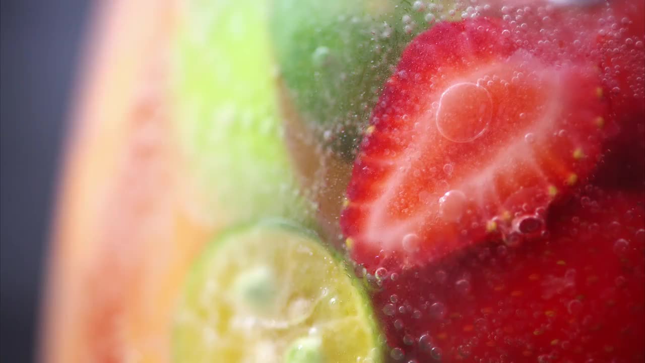 水果汽水里的草莓视频下载