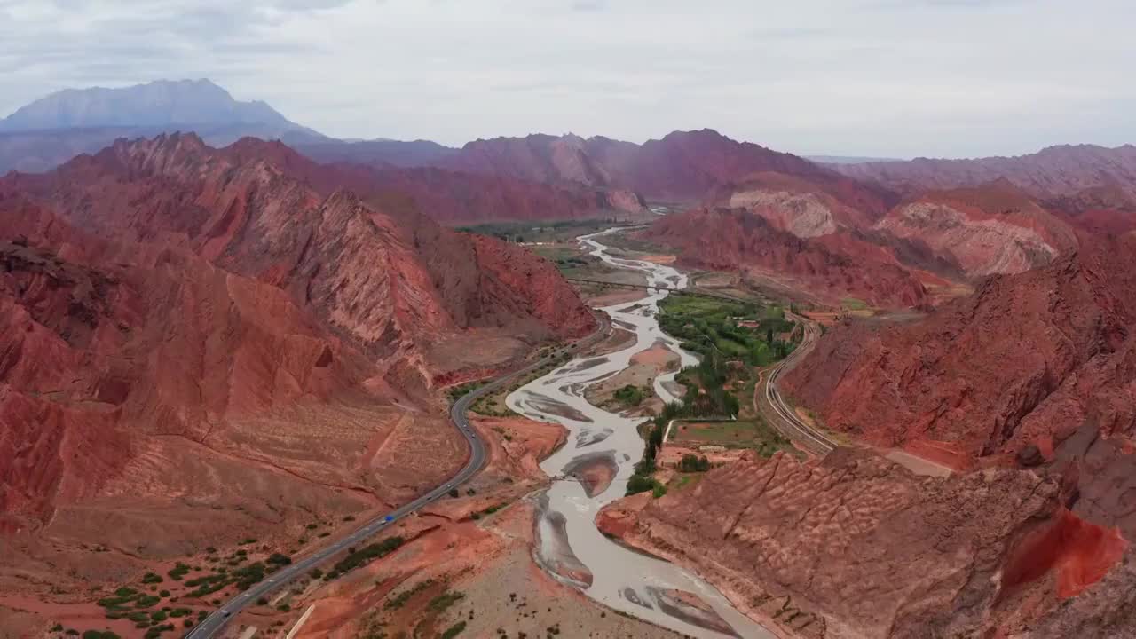 天山神秘大峽谷航拍視頻素材