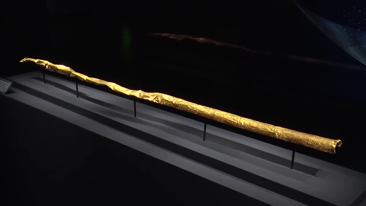 四川省成都市博物馆展出的金权杖视频素材