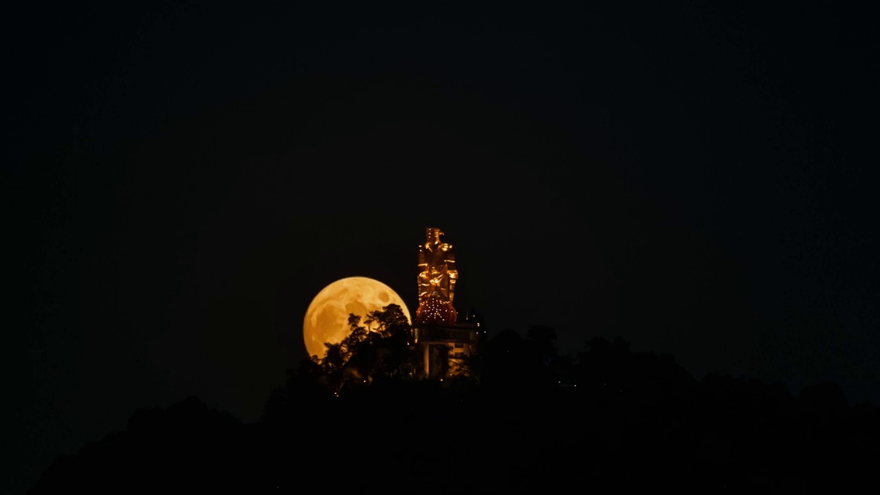 中秋滿月從重慶金鷹塔升起視頻素材