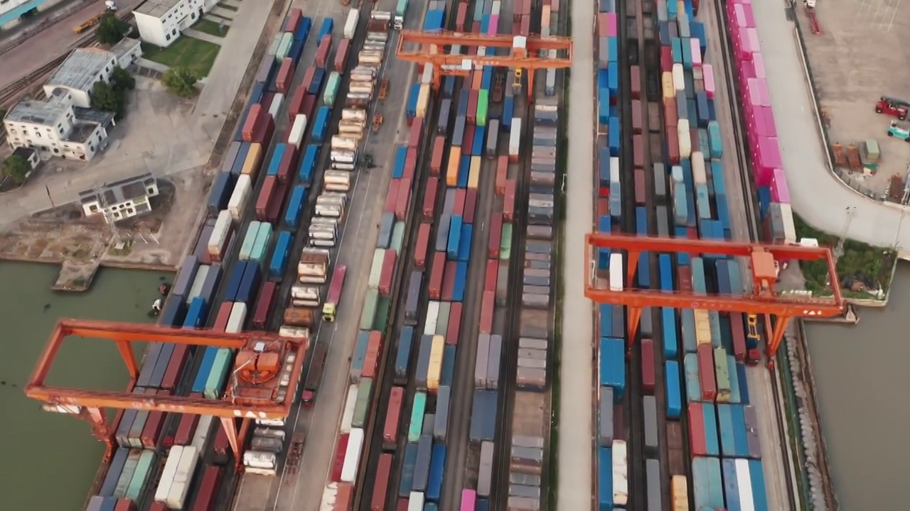 中国江苏苏州货运码头视频素材