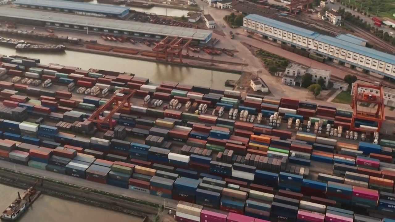 中国江苏苏州货运码头视频素材