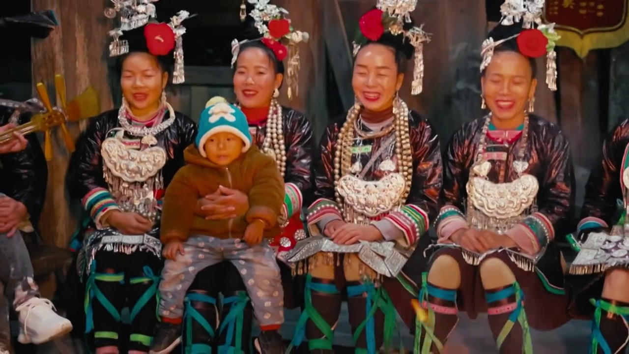黃崗侗寨侗族人載歌載舞的生活視頻素材