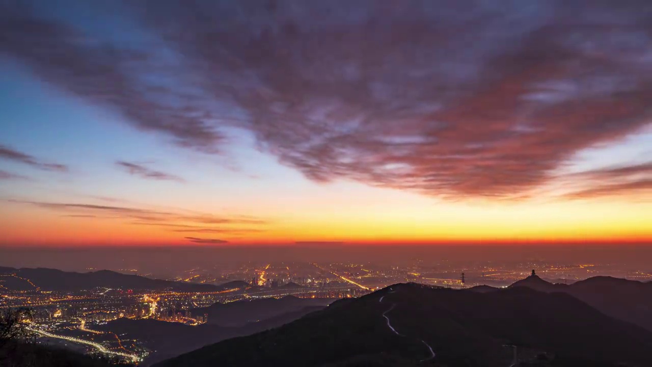 門頭溝遠眺平流霧中的京城夢幻天空視頻素材