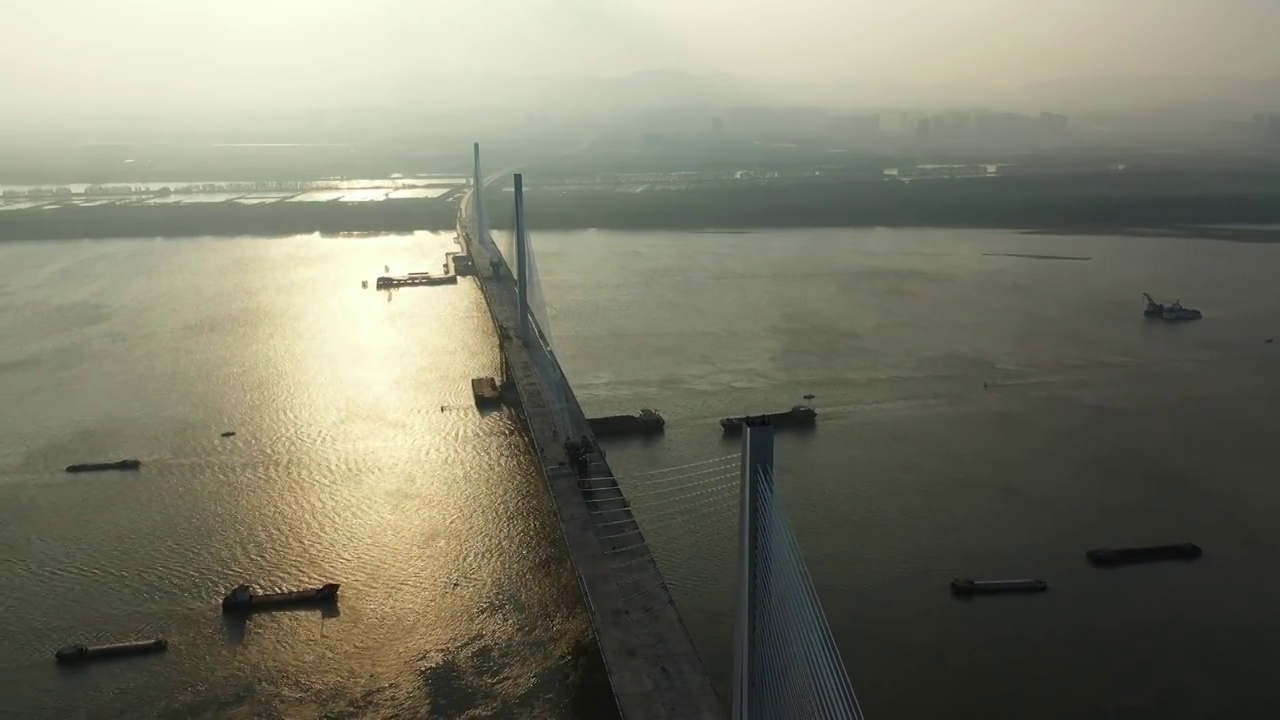 南京江心洲長江大橋（南京長江第五大橋）通車前的航拍視頻視頻素材