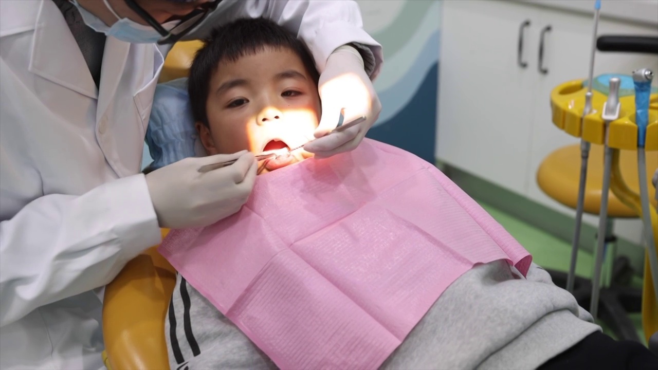 牙科儿童拔牙视频素材