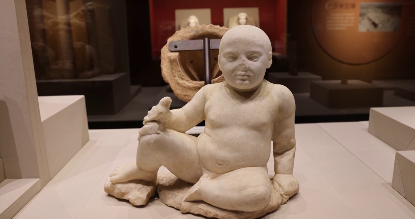 黎巴嫩文物局：大理石雕孩童像 公元前4世纪中期视频下载