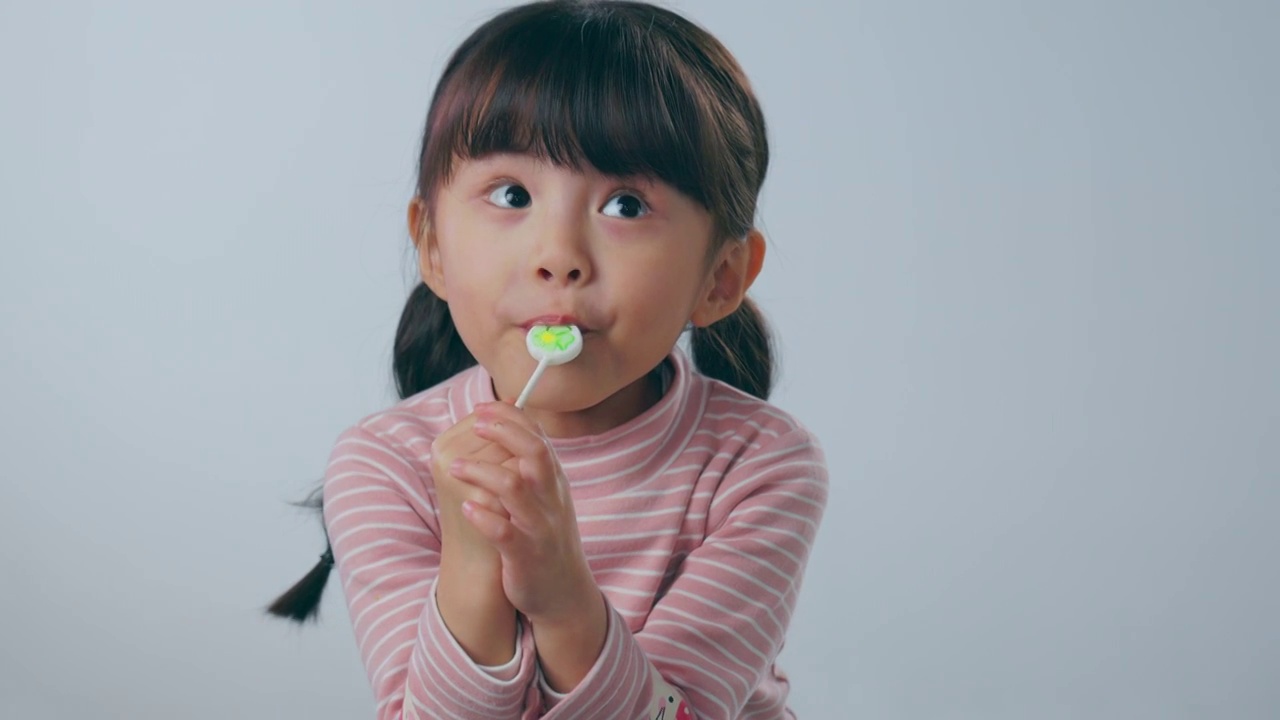 吃棒棒糖的小女孩視頻購買