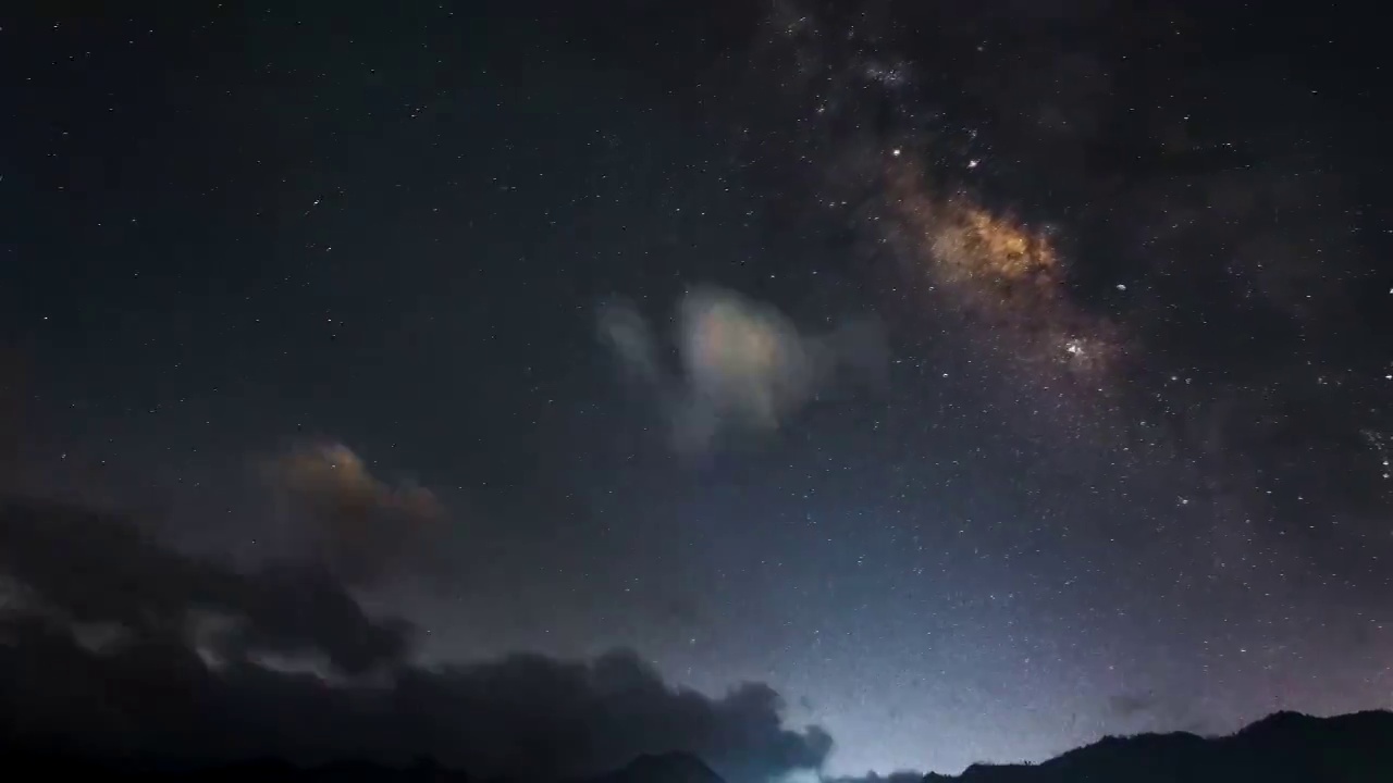 夏季夜晚的银河星空延时摄影视频素材