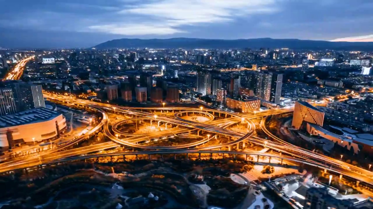 中国内蒙古呼和浩特兴安南路立交桥夜景环绕延时航拍视频下载
