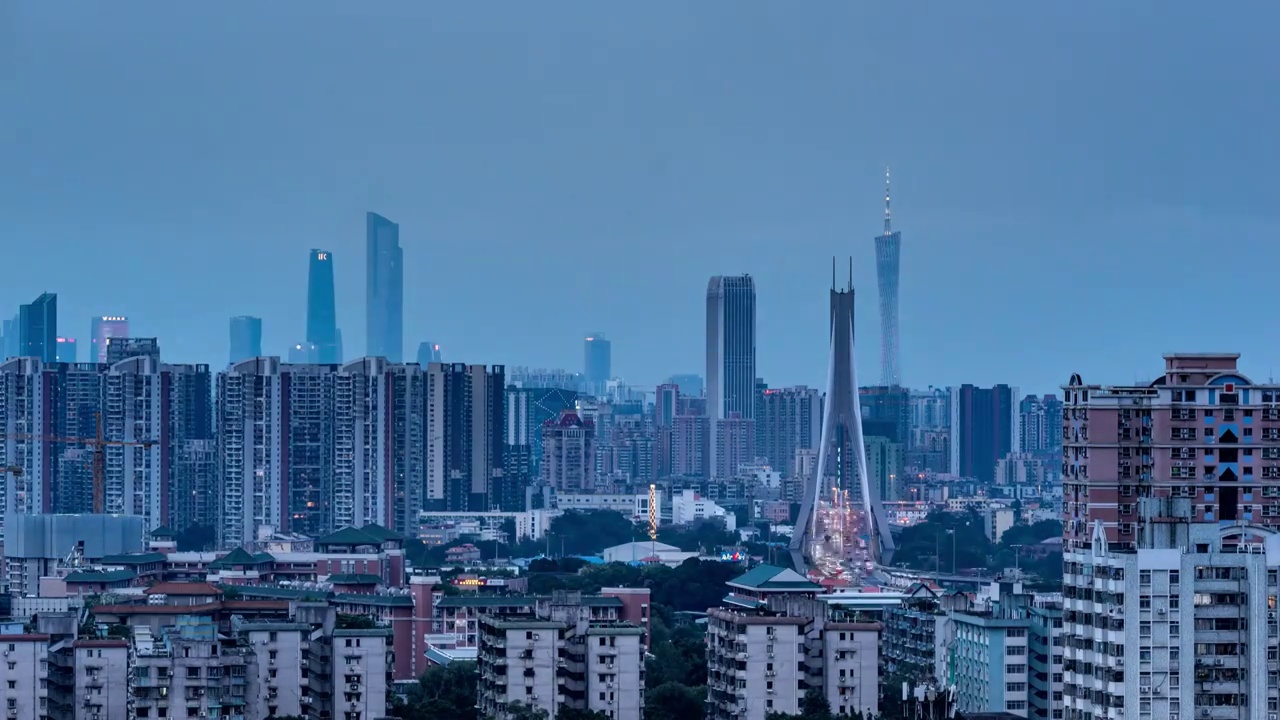 廣州鶴洞大橋與廣州地標藍調夜景視頻素材