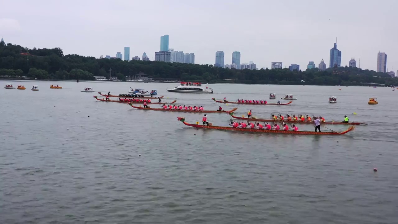 江苏省南京玄武湖端午节划龙舟比赛，端午龙舟赛视频素材