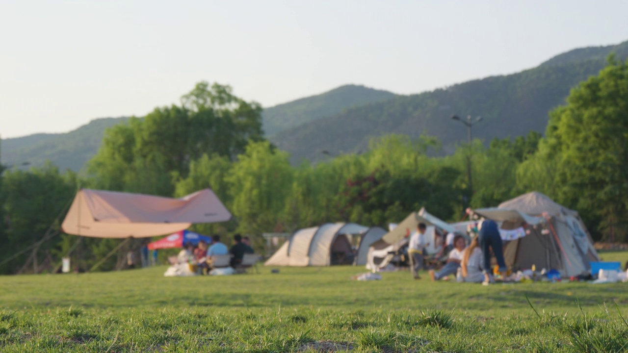 周末游周边游户外露营帐篷视频素材