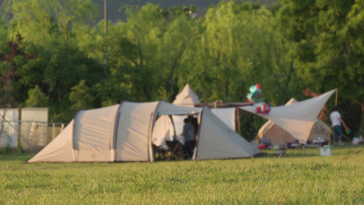周末游周边游户外露营帐篷视频素材