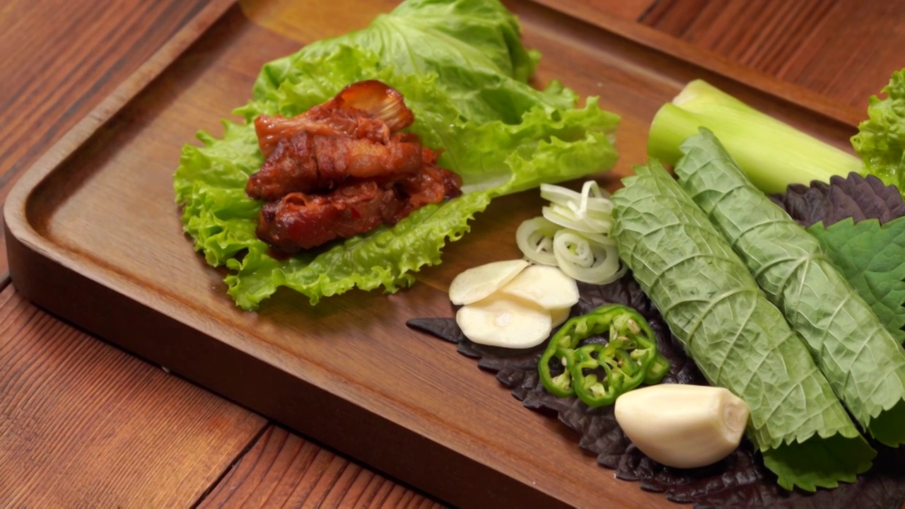 中國東北鮮族特色菜肴-韓式烤肉視頻素材