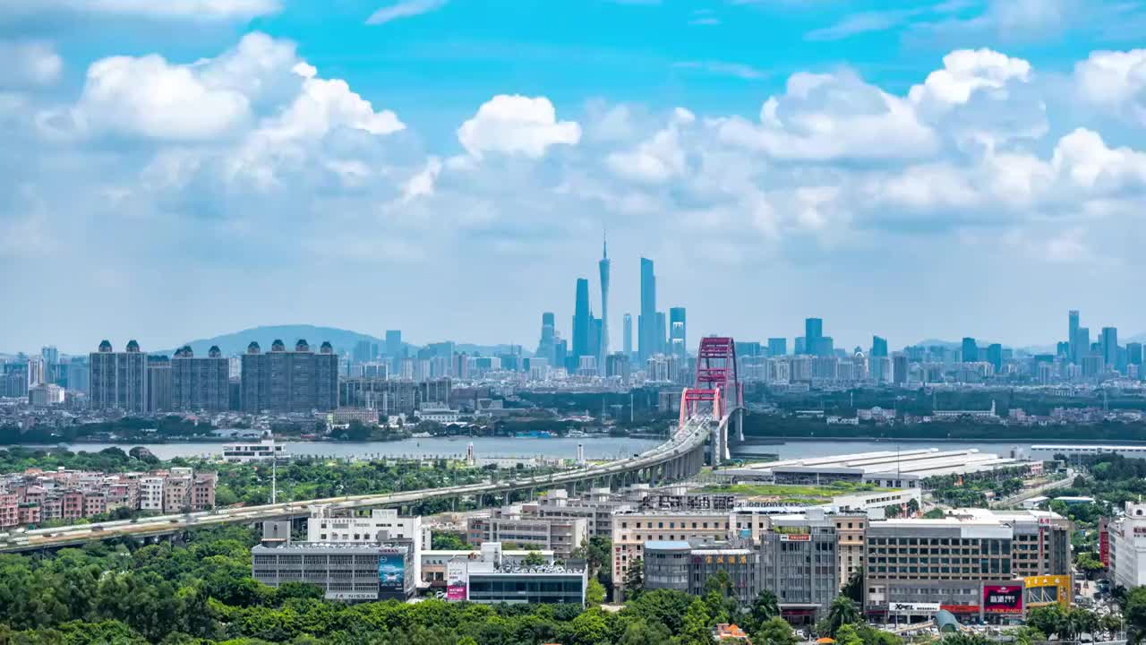 廣東省廣州市新光大橋與廣州地標建筑的藍天白云視頻素材
