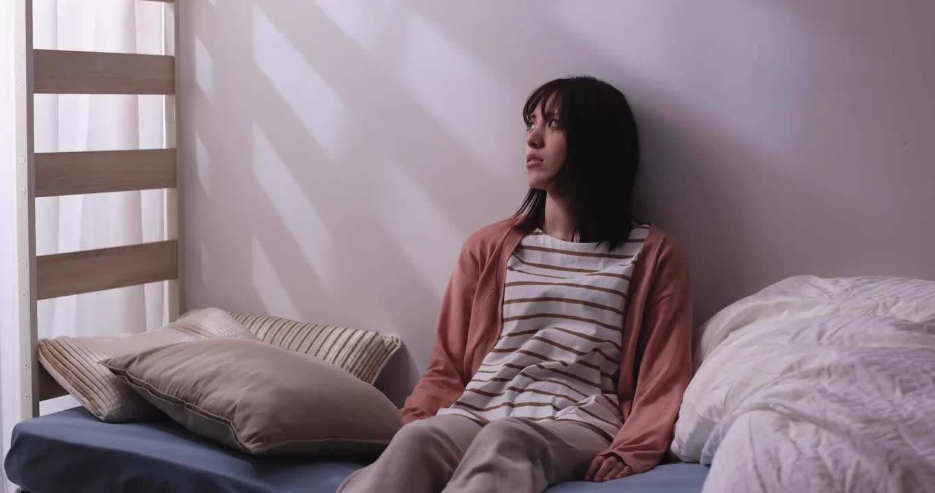 抑郁的日本年輕女性視頻素材