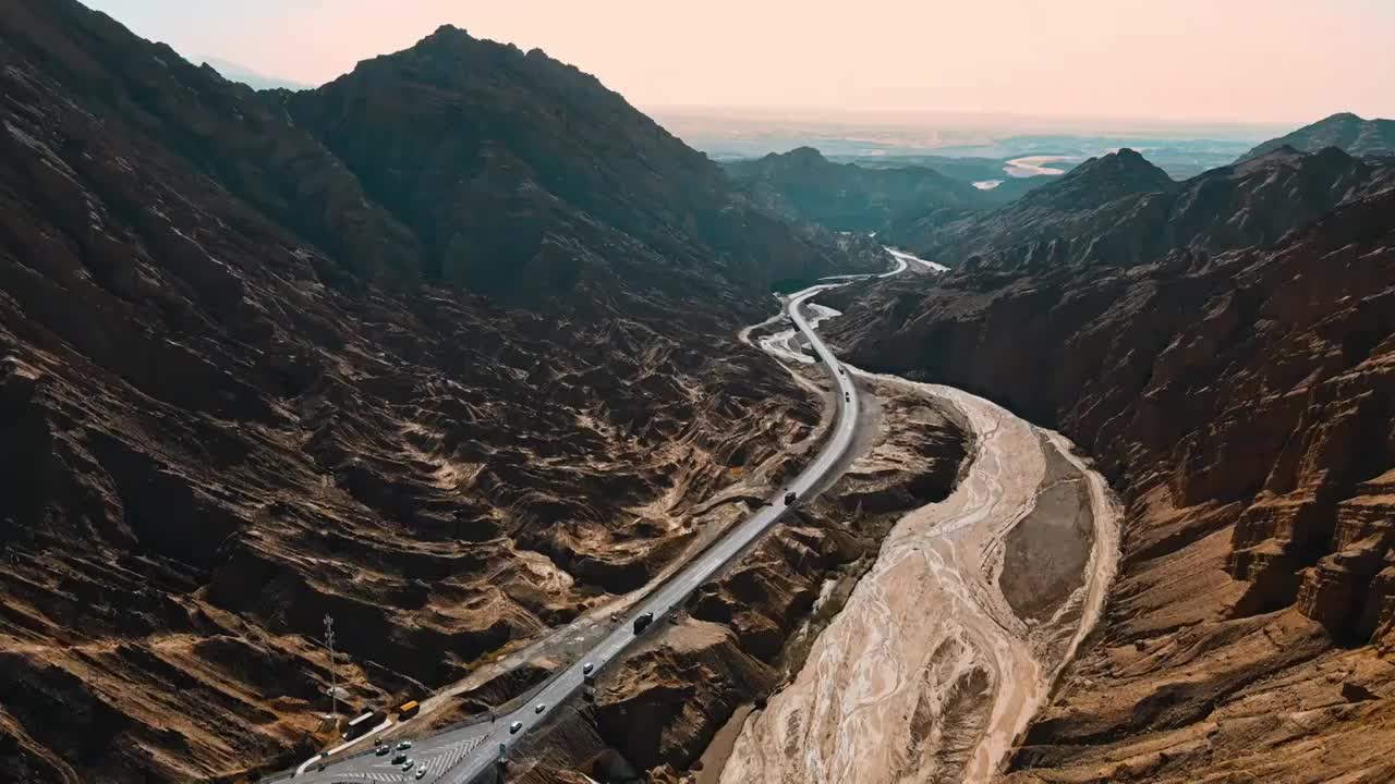 新疆阿克蘇庫車獨庫公路鹽水溝視頻素材