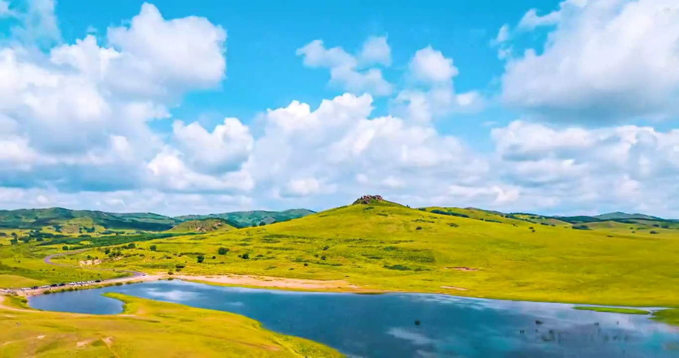 航拍內蒙古赤峰市烏蘭布統打草原夏季戶外風光延時視頻素材