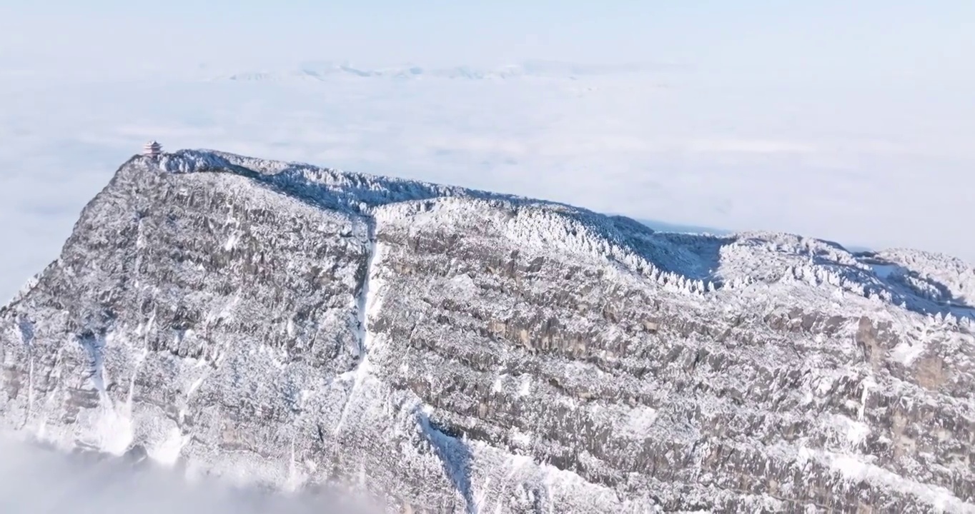 峨眉山萬佛頂冬日航拍雪景云海風景視頻素材