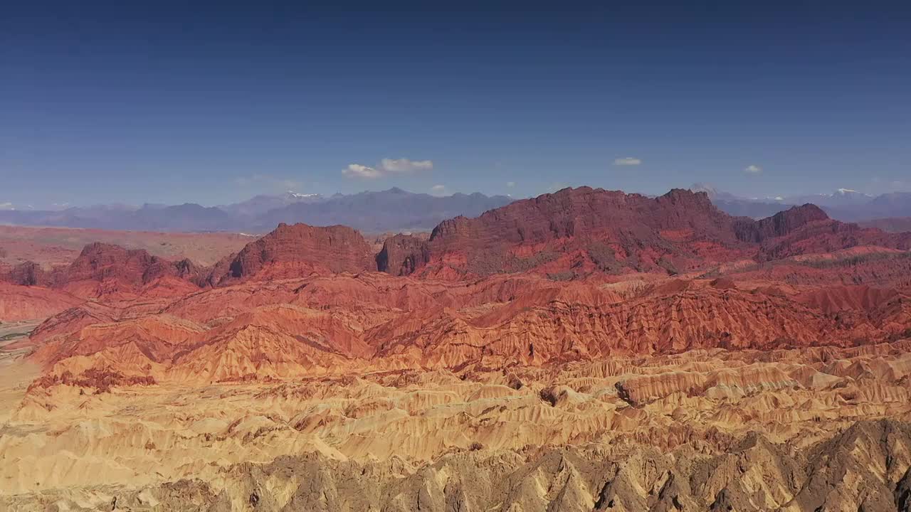 航拍 新疆庫車大峽谷  神秘紅色大峽谷 天山神秘大峽谷視頻素材