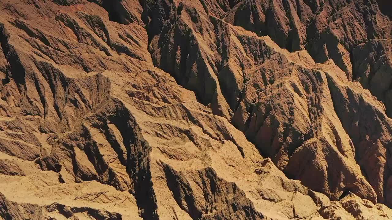 航拍 新疆庫車大峽谷  神秘紅色大峽谷 天山神秘大峽谷視頻素材