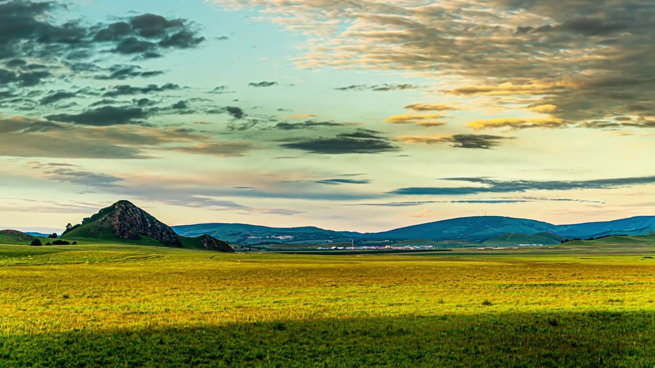 夏天的乌兰布统大草原的日落视频素材