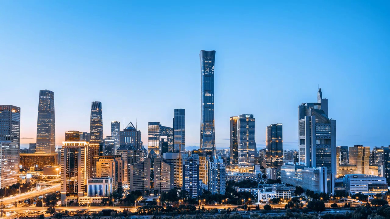 中國北京國貿CBD高樓建筑群和中國尊日轉夜延時攝影視頻素材