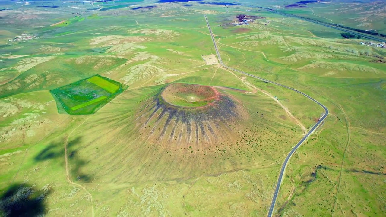 中國內蒙古烏蘭察布烏蘭哈達火山五號火山航拍視頻素材