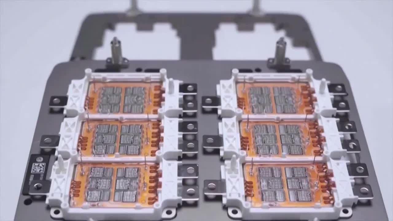 中国的芯片制造工厂内部高科技自动化生产线（合集）视频素材