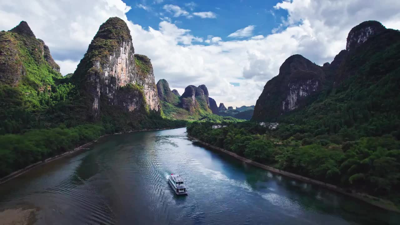 桂林漓江喀斯特山水畫卷視頻素材