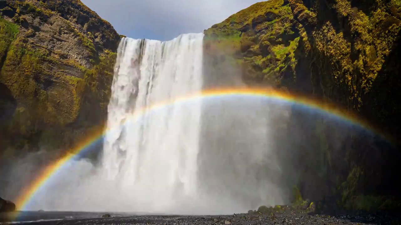 冰岛Skoga瀑布和彩虹视频素材