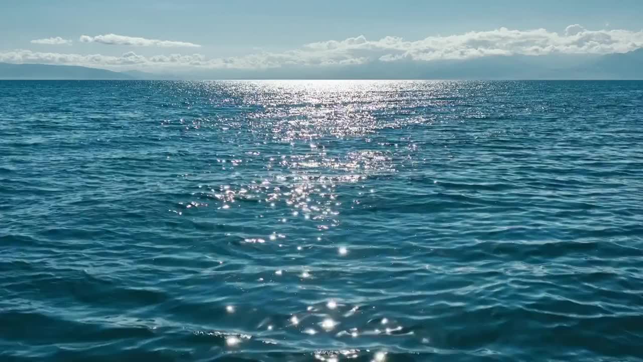 唯美慢镜头波光粼粼的水面视频素材