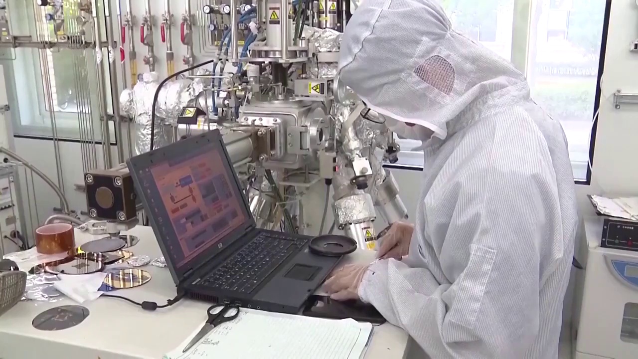 中国的电池生产线高科技自动化生产线内部（选编）视频素材