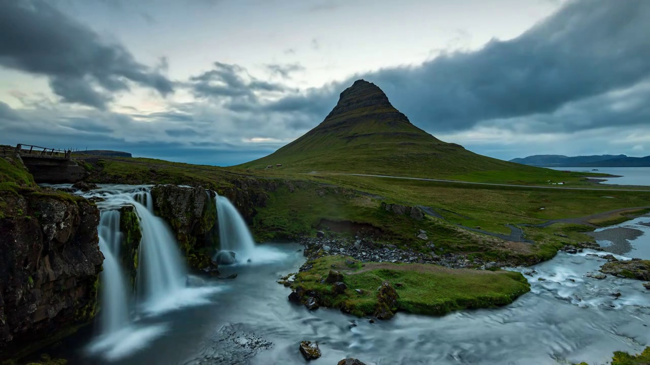多云下的冰岛草帽山视频素材