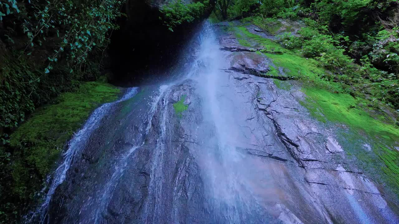高黎贡山丛林瀑布视频素材