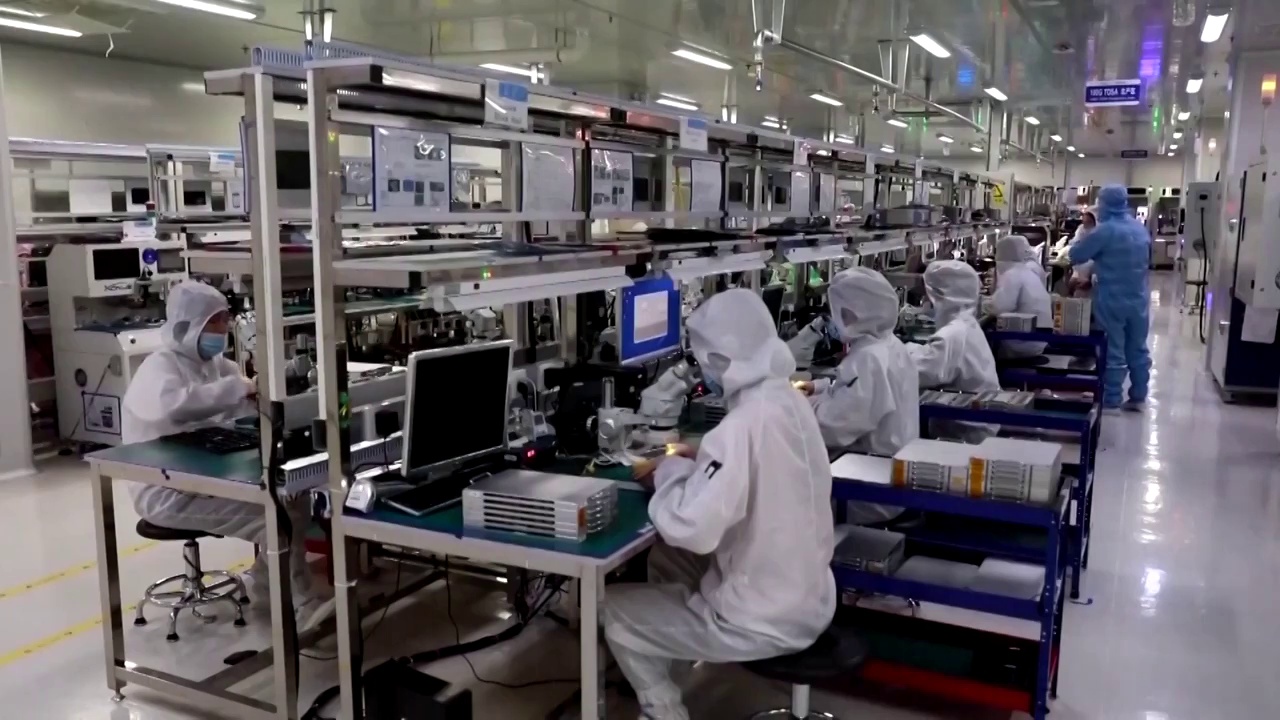 中国工厂高科技自动化生产线内部生产（选编）视频素材