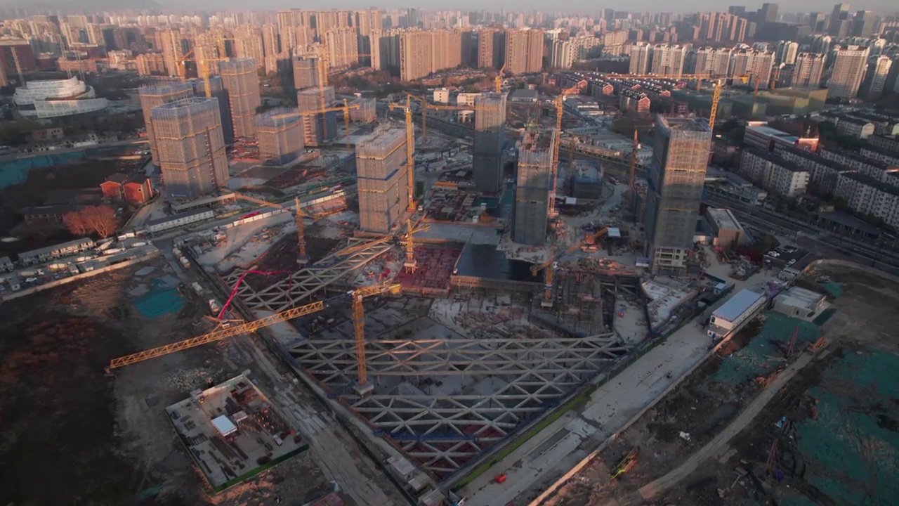 夕阳中 杭州在建楼盘 封顶大吉 4k航拍视频素材