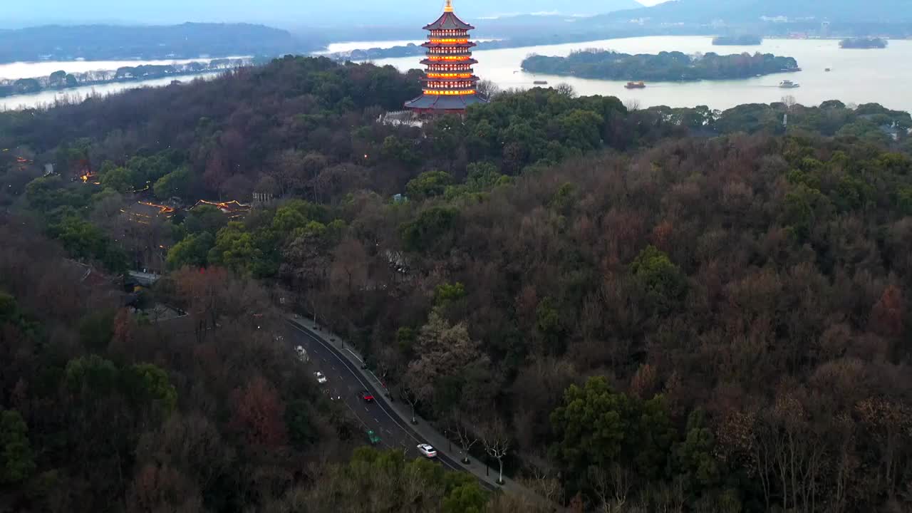 2023年杭州西湖雷峰塔日落航拍视频下载